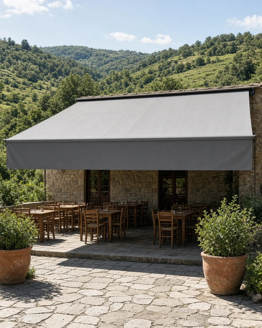Tenda SIRIO GIGANT je savršena za velike terase ugostiteljskih objekata ili privatnih dvorišta.